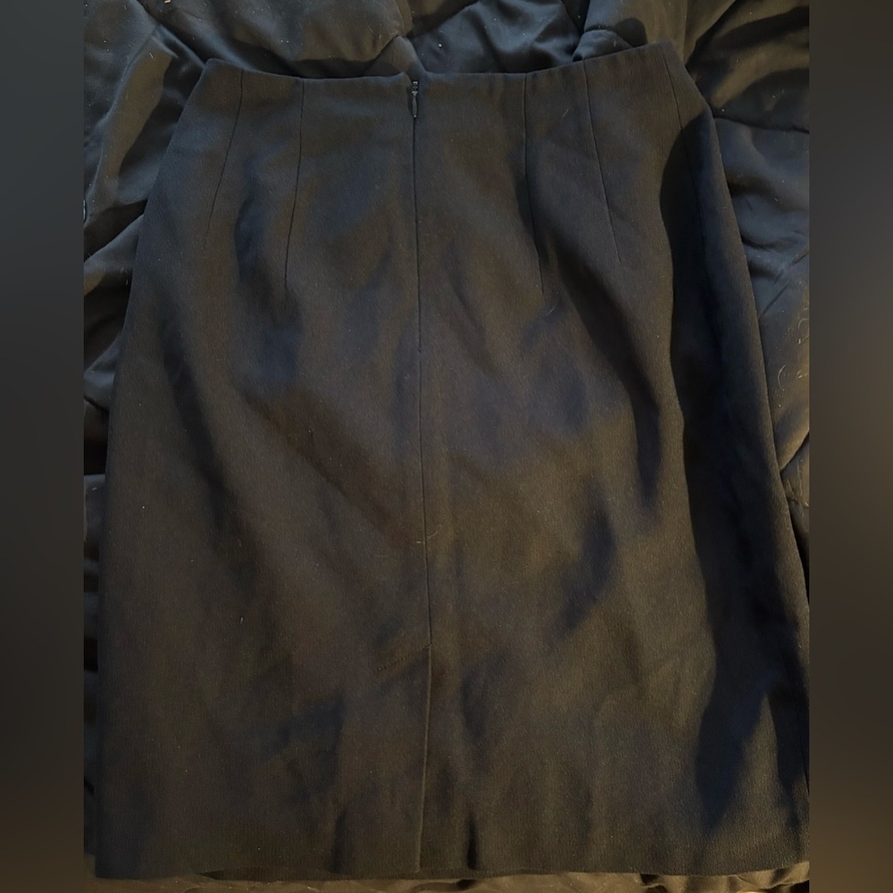 Classic Black Women's Pencil Skirt - Versatile Office Staple